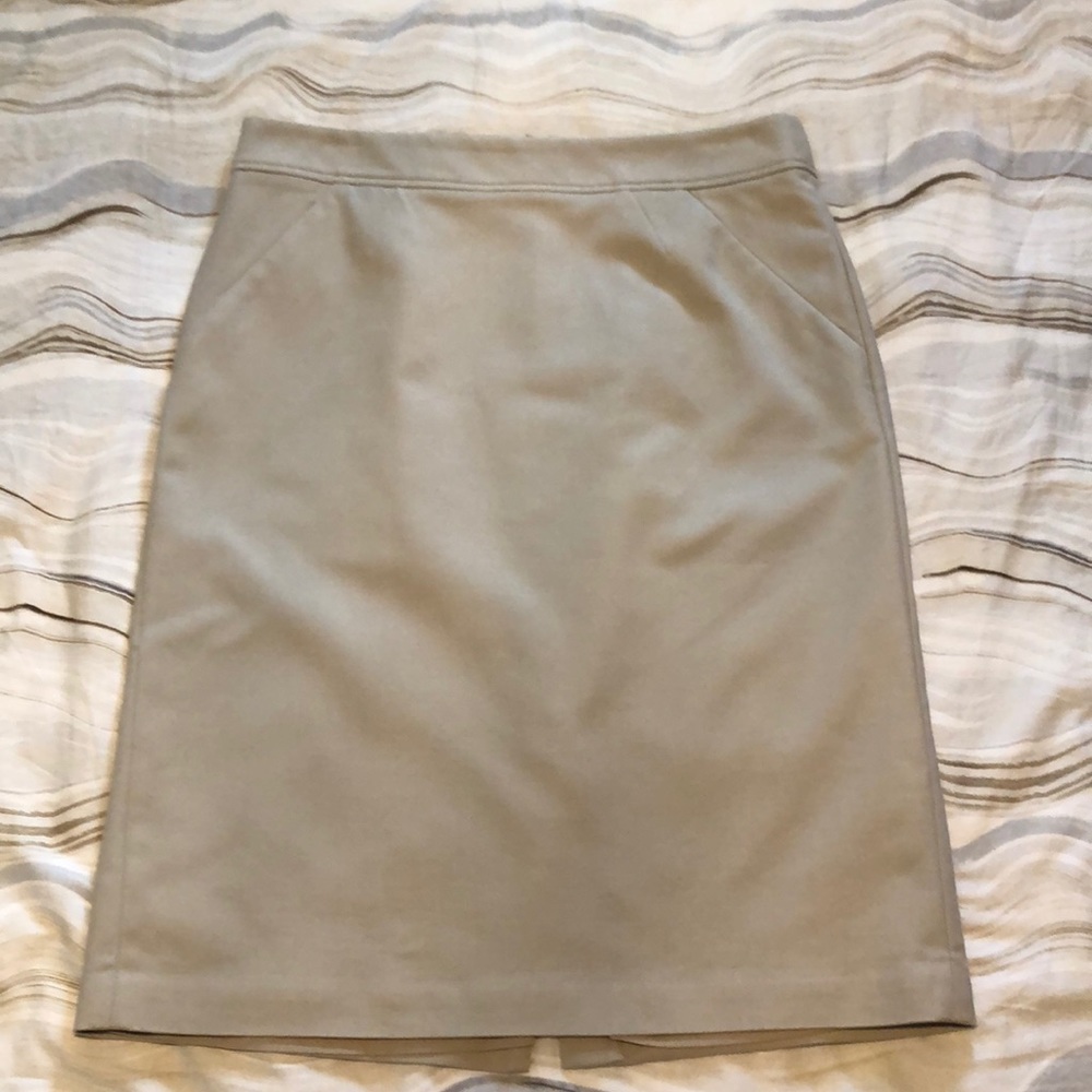 Banana Republic Beige Fully Lined Skirt - 10 Tall